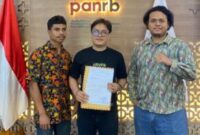 JIHN menyerahkan kajian hukum yang meminta adanya klarifikasi dan penelaahan terhadap aspek administrasi serta dasar hukum keberlanjutan jabatan Kakorlantas Polri