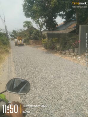 Pekerjaan perbaikan dan pengerasan ruas jalan kabupaten di wilayah [ desa Jati Laba kecamatan Margasari Kabupaten Tegal, Tampa ada papan informasi 