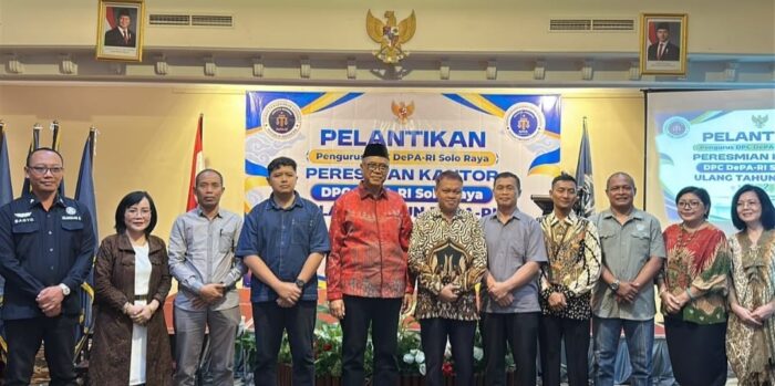 Ketum DePA-RI bersama Pengurus DePA-RI Surakarta usai Pelantikan