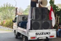 Foto Masa Aksi dan Ketua BARAH Halmahera Selatan Ady H.Adam di di depan Kantor DPRD Kabupaten Halmahera Selatan 